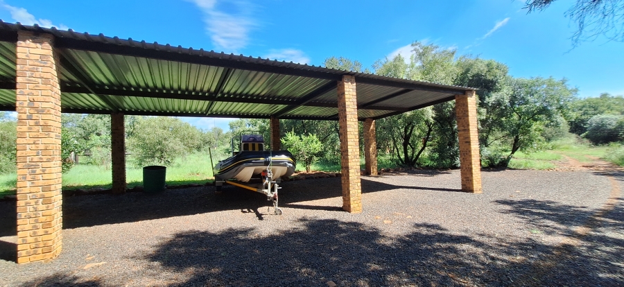 8 Bedroom Property for Sale in Swartruggens North West